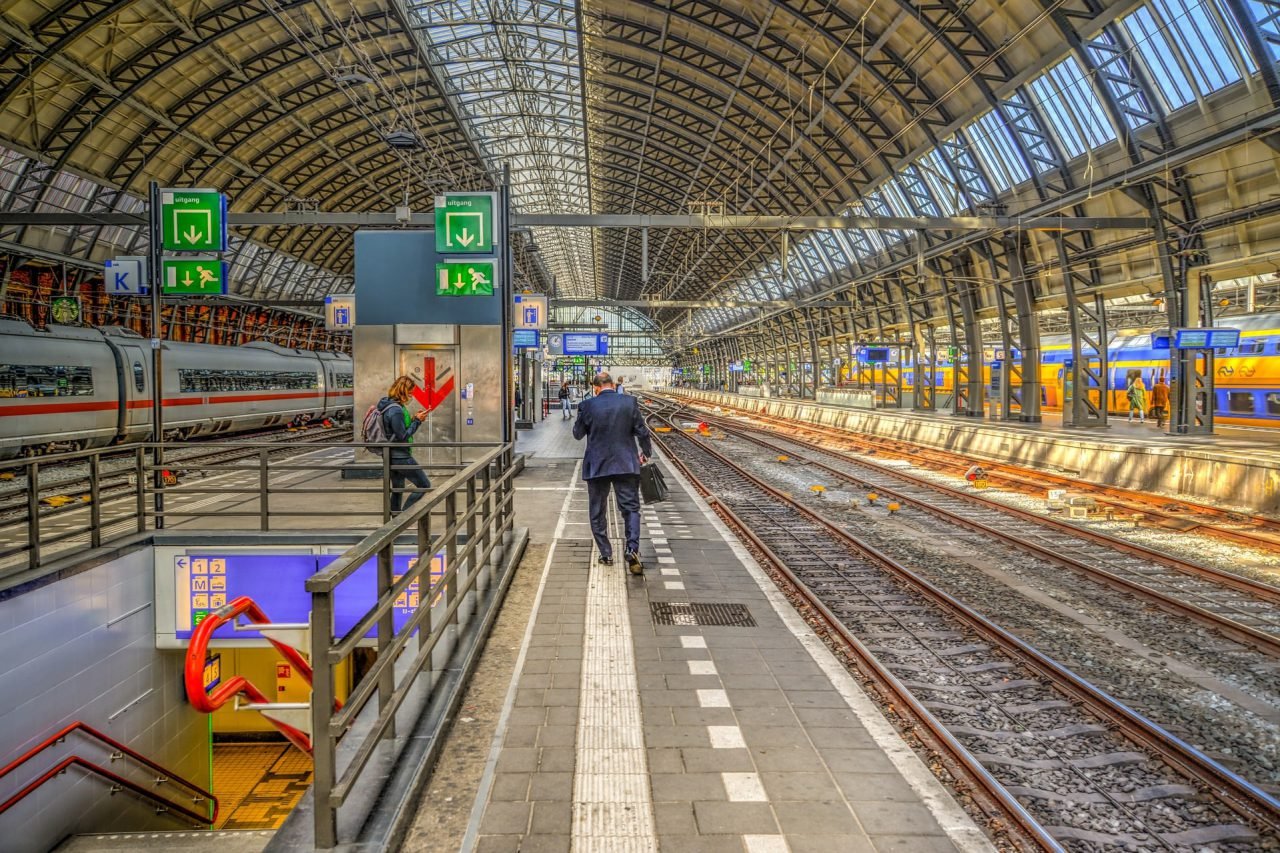 amsterdam airport to city center by train