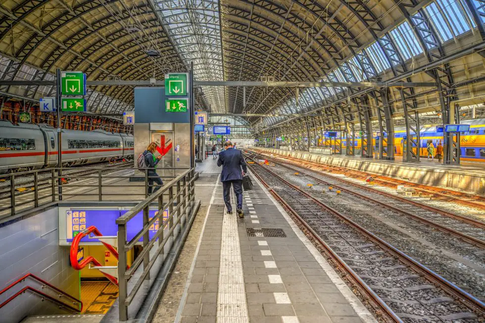 amsterdam airport to city center by train