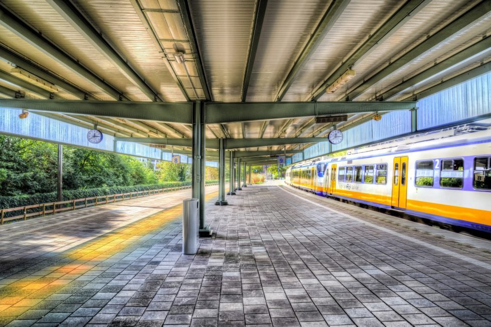 can you take public transport from amsterdam airport to city center train