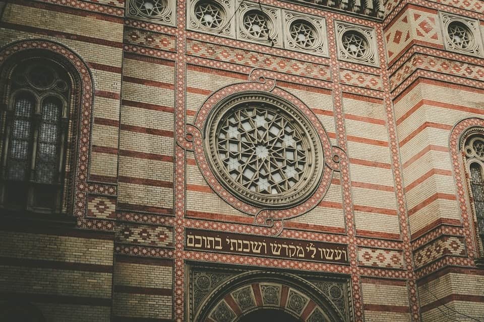 Visiting the Dohany Synagogue in Budapest
